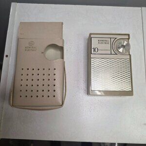 General Electric 10 Transistor Radio With Case WORKS